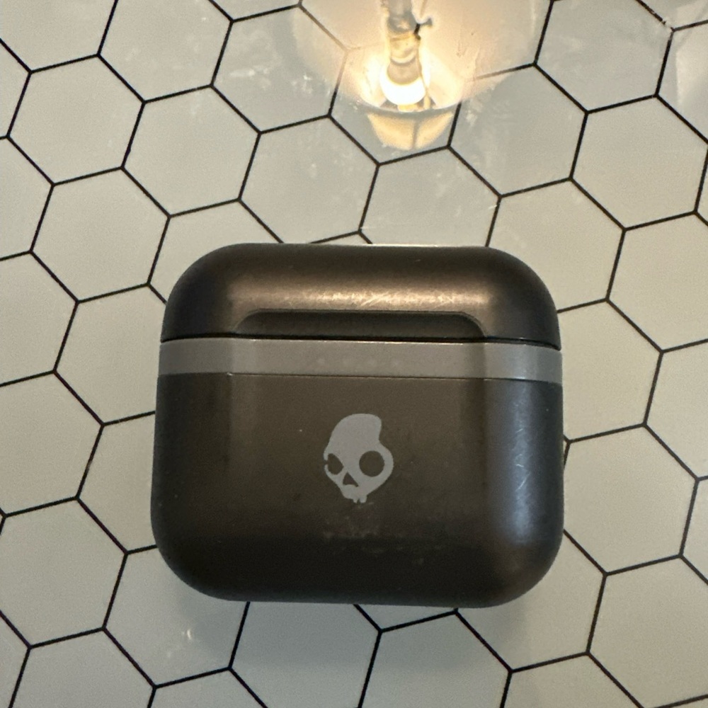 Skullcandy Black and Gray Earbuds Case